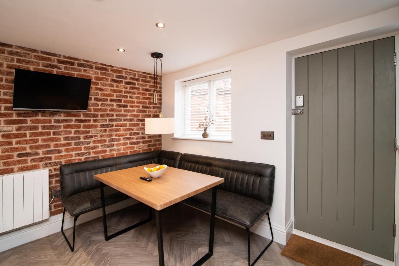 Modern Finish To A Historic Brewers House, Derby Exterior foto